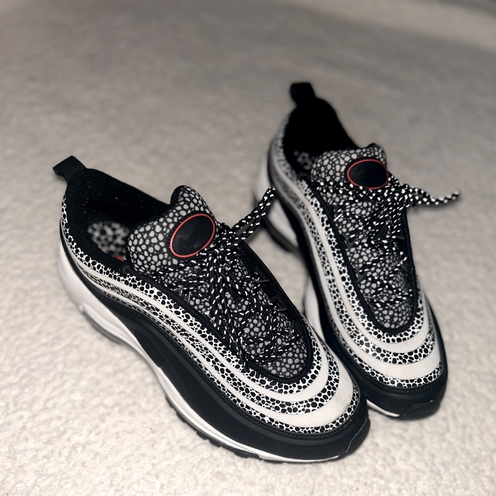 nike AIRMAX . black/white cheetah SIze 8!